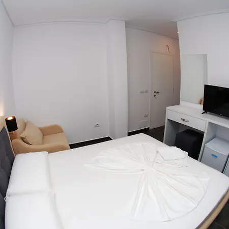 Piazza Jakova Hotell 3*