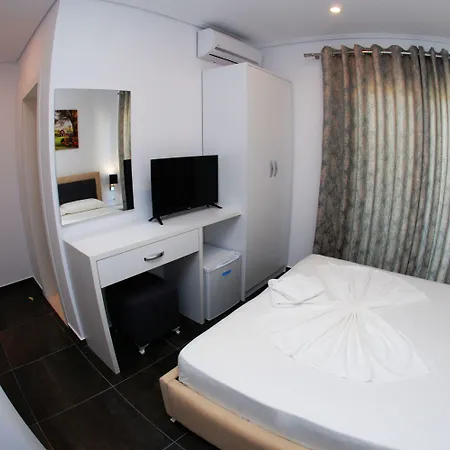 Piazza Jakova 3*