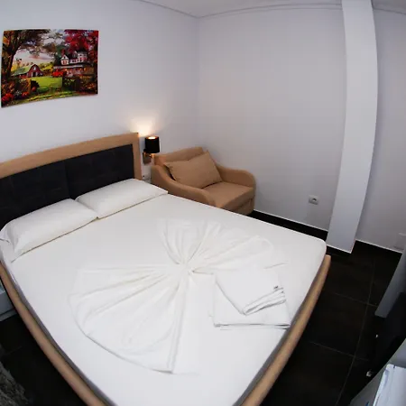 Piazza Jakova Hotell 3*