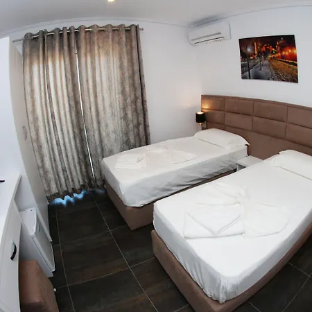 Piazza Jakova Ksamil