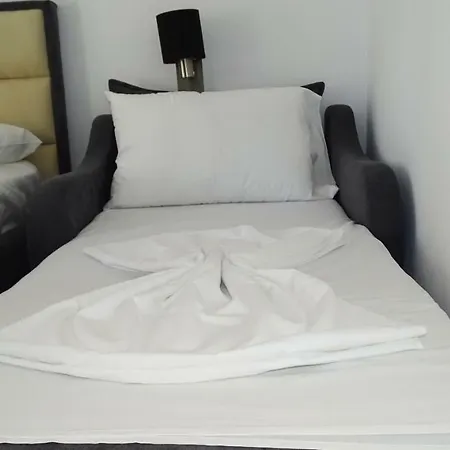 Piazza Jakova 3*